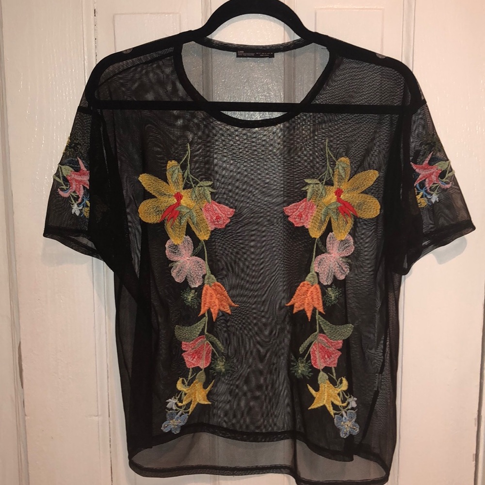 ZARA - mesh flower embroidered T-shirt SIZE SMALL